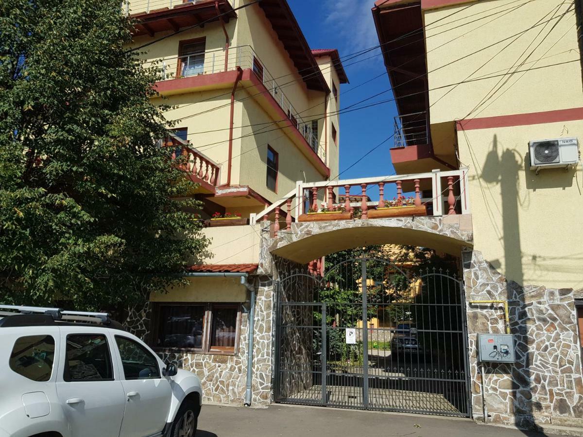 Casa Tiky 2*